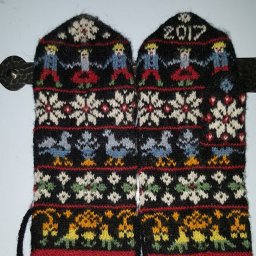 Необычные варежки в технике жаккард