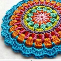 Разноцветная салфетка крючком