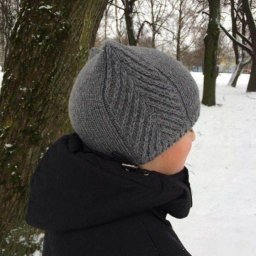 Вяжем детскую шапочку спицами