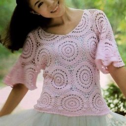 Интересная летняя кофточка простыми круглыми мотивами