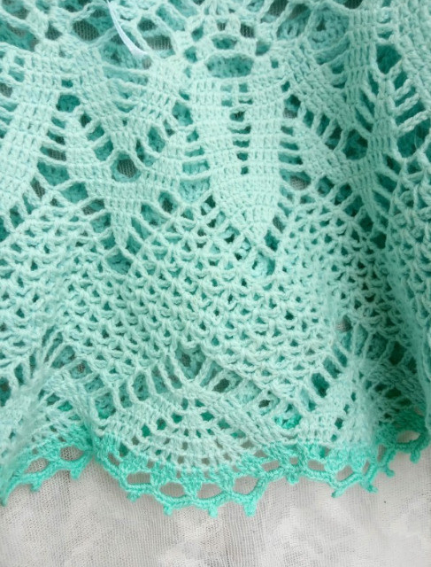 Платье крючком для маленькой модницы