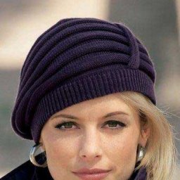 Нежный берет спицами