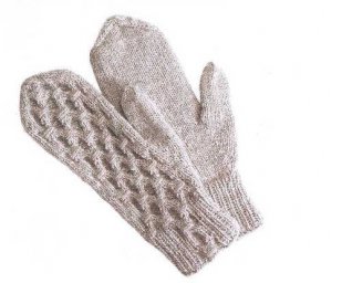 Белые варежки с рельефным узором