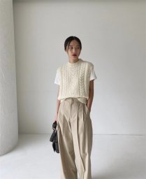 Интересная модель безрукавки спицами