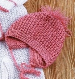 Простая и удобная детская шапочка спицами