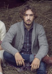 Мужской кардиган спицами с узором из ромбов