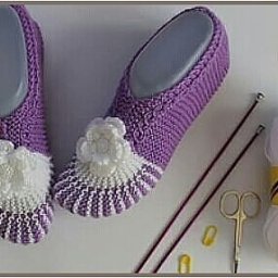 Милые тапочки, связанные спицами