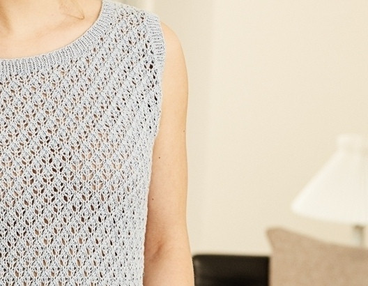 Классический топ с ажурным узором