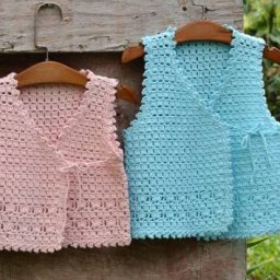Детский жилет крючком