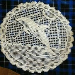 Круглая салфетка с дельфином, вяжем крючком
