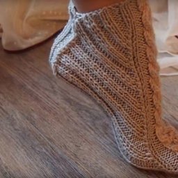 Симпатичные носочки спицами