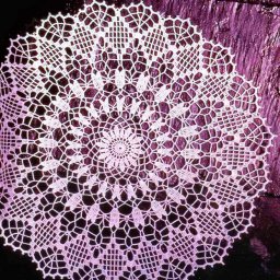 Тонкая ажурная салфетка