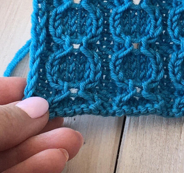 Рельефный узор спицами "Цепочки" для носочков