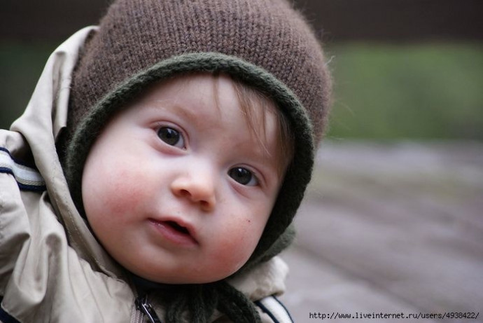 Детская вязаная шапочка