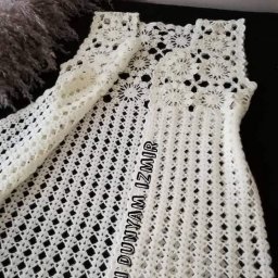 Нарядная белая безрукавка, вяжем крючком