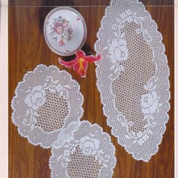 Нежная салфетка в филейной технике