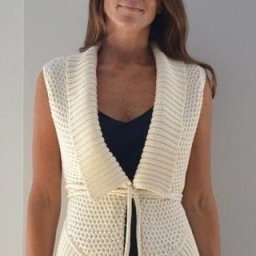 Стильная безрукавка спицами