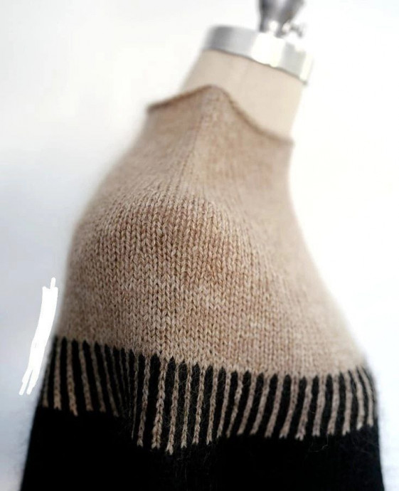 Интересный свитер-пончо Cedar Point