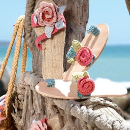 Сандалии с цветком - готовимся к лету!