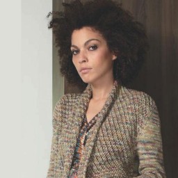 ​Вязаный спицами кардиган