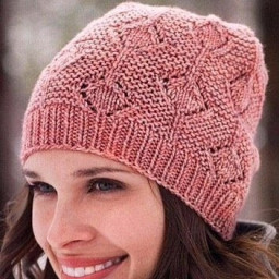 Дизайнерская вязаная шапочка