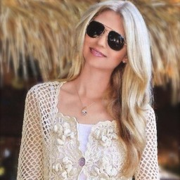 Кардиган крючком с кружевными элементами