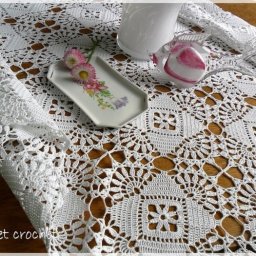 Ажурная скатерть из мотивов крючком