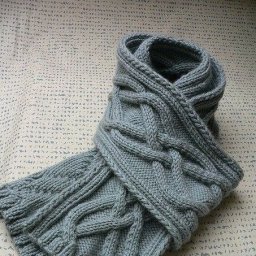 Красивый шарф с аранами
