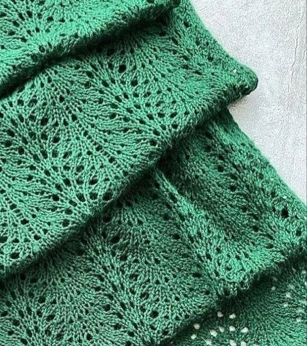 Зеленый палантин спицами
