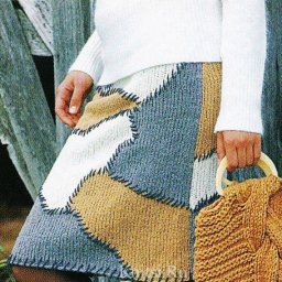 Яркая юбка из вязаных спицами лоскутов