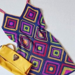 Легкое и яркое платье из мотивов