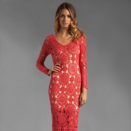 Шикарное платье из вязаных мотивов