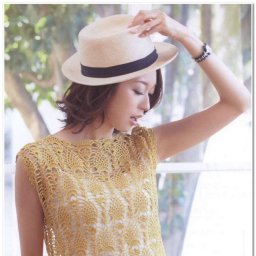 Топ с узором "Ананасы"