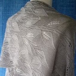 Палантин с узором "Листья"