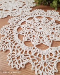 Маленькая салфетка крючком