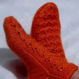 Необычные носочки спицами