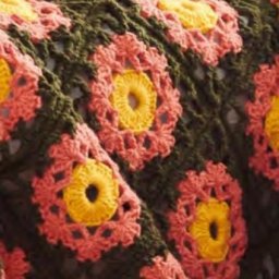 Плед из квадратных мотивов