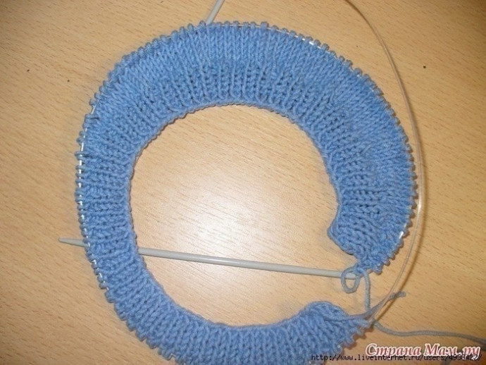 Бесшовные штанишки спицами