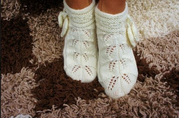 Вяжем ажурные тапочки носочки