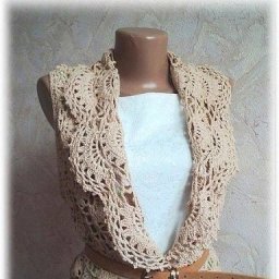 Ажурный жилет кремового цвета