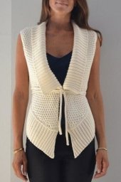 Вяжем белую безрукавку. Узор с обвитыми петлями