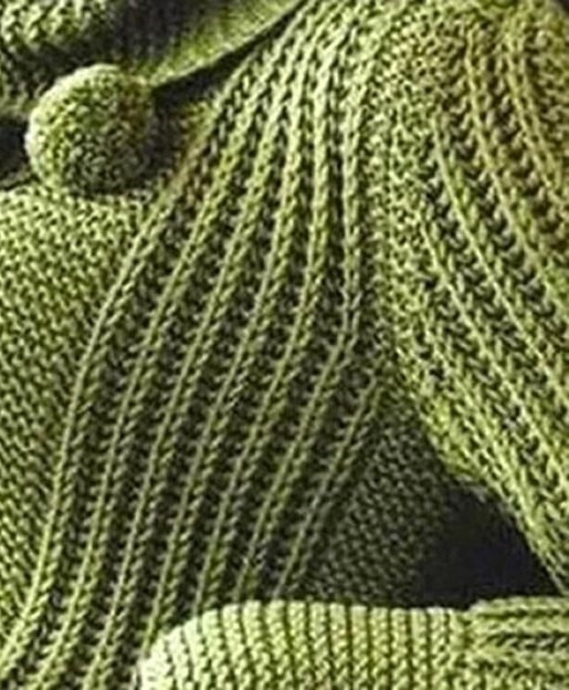 Жeнский свитep из oвeчьeй шepсти