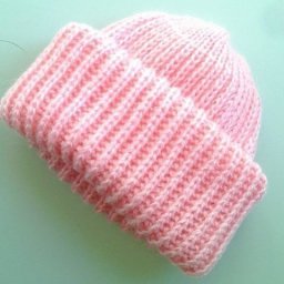 Простая шапочка, подойдет для начинающих вязальщиц!