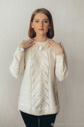 Удлинённый свитер White спицами