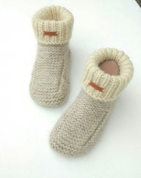 Вяжем теплые шерстяные сапожки спицами