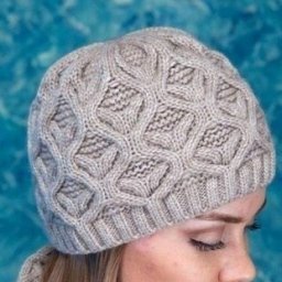 Интересный узор для шапочки спицами