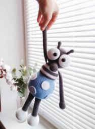 Вяжем очаровательную игрушку - комара Виктора