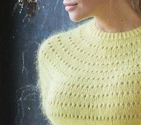 Модная вязаная кофточка спицами