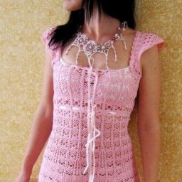 Нежное розовое платье на лето