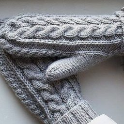 Нежные варежки спицами